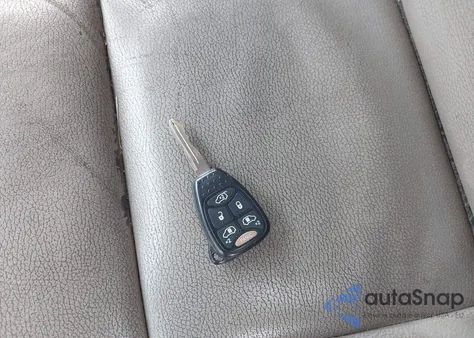 2006 Chrysler Town & Country Limited из США, поврежденный, VIN 2A8GP64L96R870595